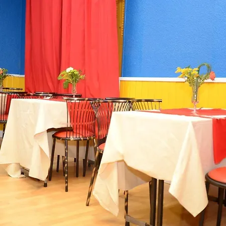 Готель Aux Armes De Belgique 2*